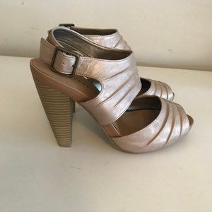 Apostrophe open toe stacked heel